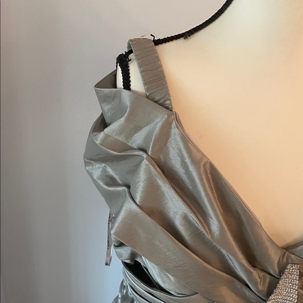 Cachet size 14 off shoulder silver/grey  Runched formal dress - Picture 3 of 11